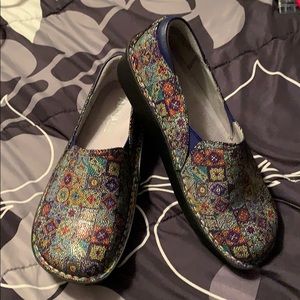 Algeria Nursing shoes